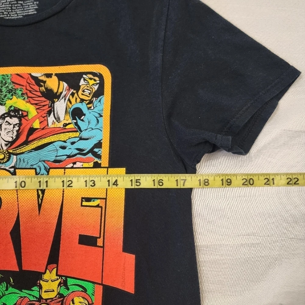 Marvel Men's Black and Multicolored Avengers Graphic T-Shirt, sz SM
